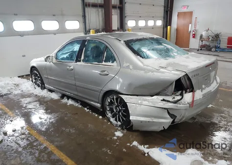 2005 Mercedes-Benz C 320 Luxury/Sport z USA, uszkodzony, nr VIN WDBRF64J15F622573